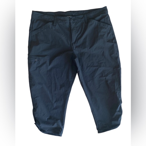 Eddie Bauer Pants - Eddie Bauer Women’s Adventure Capri Pants - Black- Size 18